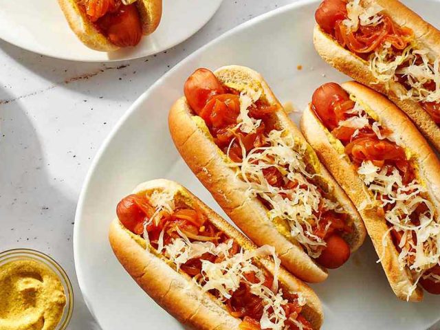 Top 5 Street Foods to Try in New York: From Hot Dogs to Pastrami Sandwiches